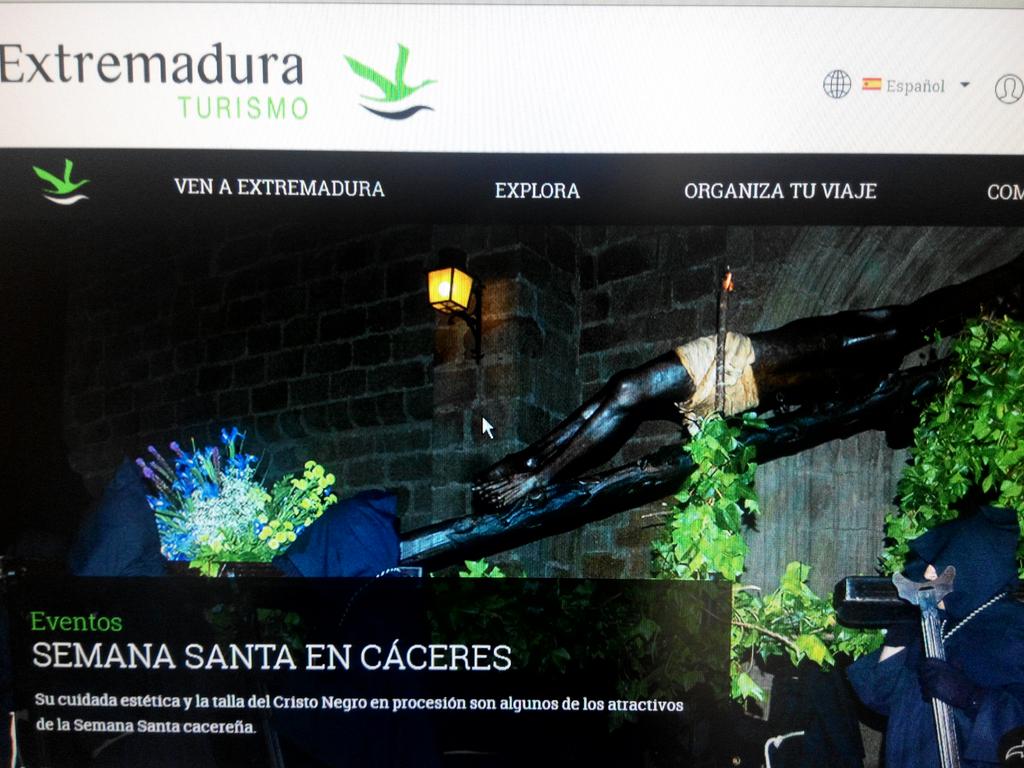 CristoNegroCC's tweet photo. Pág.Oficial Turismo Gobierno de Extremadura. Semana Santa en Cáceres. Cristo Negro. http://t.co/FCHVbzDEw4