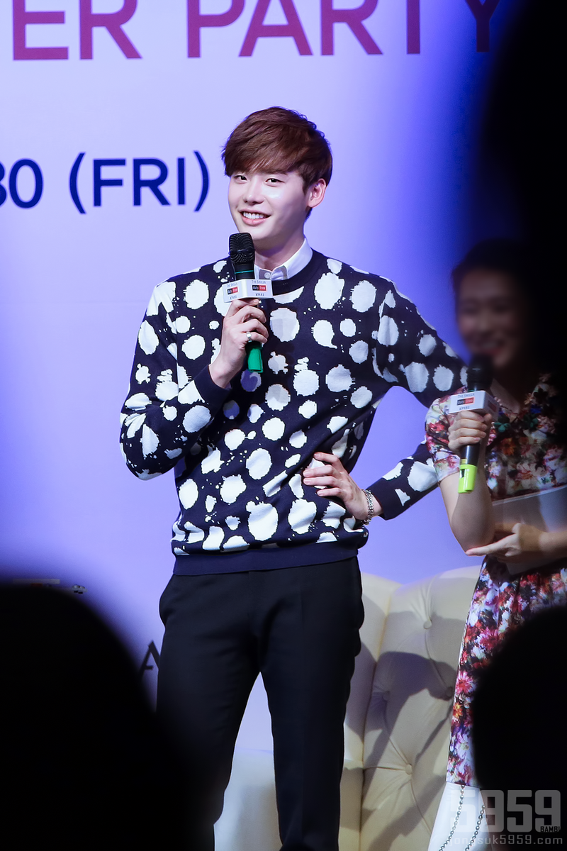 ddochijs's tweet photo. 15.01.30 Lee Jong Suk Shilla Duty Free Dinner Party #LeeJongSuk #이종석 © Bambi | Do Not Edit (4) http://t.co/77zMzzb4Bt