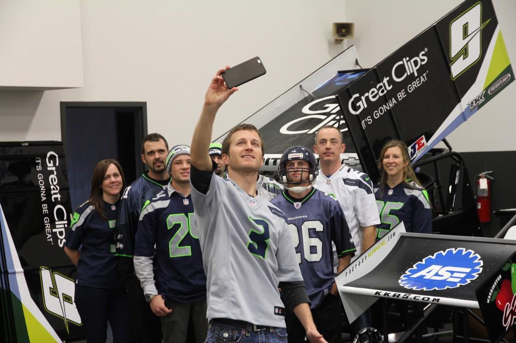 TeamHendrick's tweet photo. We all know what team @kaseykahne and @KKRdirt are supporting tonight.
Who are you rooting for in #SB49? http://t.co/32NwaQDl37