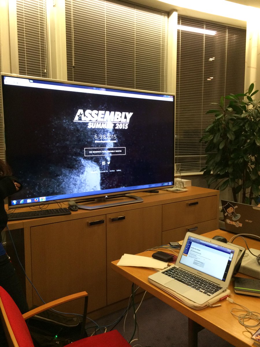 anttimyyra's tweet image. Nyt on ainakin testattu erikokoisilla näytöillä. #asmparty #webcrew