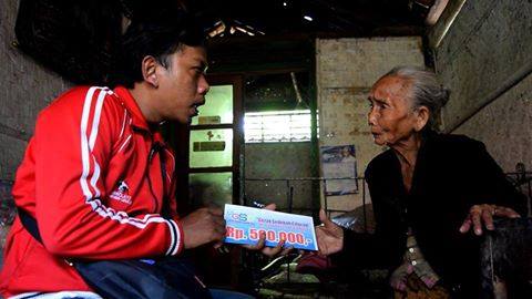 ipulllllhmmmmmm's tweet photo. * SEDEKAH AMBULANCE *
#ProvokatorAmbulanceGratis
#BikinDhuafaNangisJadiTersenyumManis
#BuruanJanganCumaNgeksi http://t.co/lvysSd8dIO