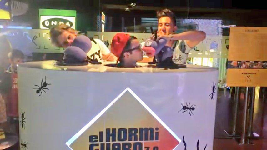 PerseidePerdida's tweet photo. Este momento es demasiado bonito joooo :') ♥ #RandomMidnightRed http://t.co/P7XeDHxFLI
