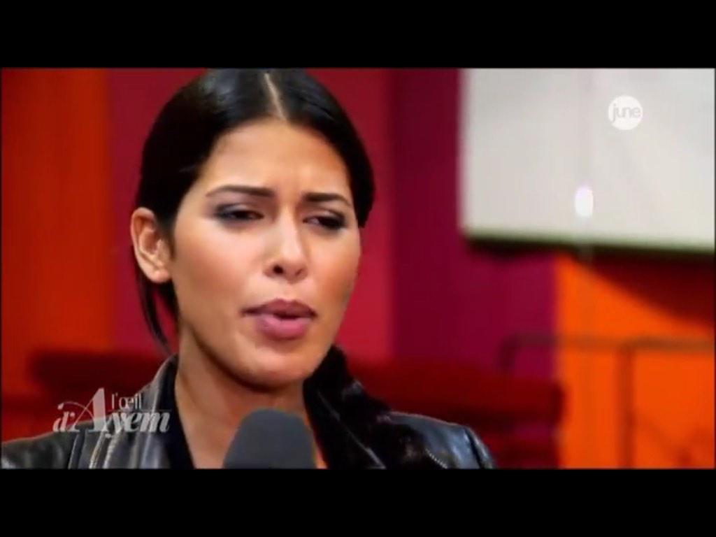 AyemReacts's tweet photo. La réaction que j'ai, quand je vois une personne tombée. (@AyemFilless #TeamAyem ) http://t.co/9NvbcGMoes