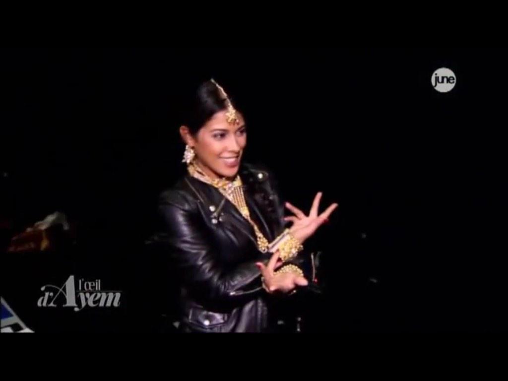 AyemReacts's tweet photo. La réaction que j'ai, quand j'entend une musique indienne. (@AyemFilless #TeamAyem ) http://t.co/UAE7sTY99x