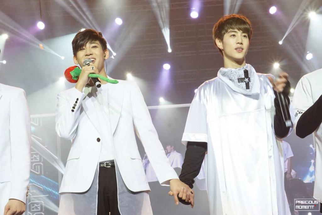 preciousmm9397's tweet photo. 150131 홍콩에서 http://t.co/rFRp2xZ8lA