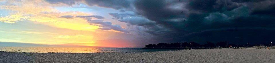 abcperth's tweet photo. The storm arriving, looking north from Sorrento Beach (pic Anne Thring) #weather @TheWAWG http://t.co/R0i4VL8jA6