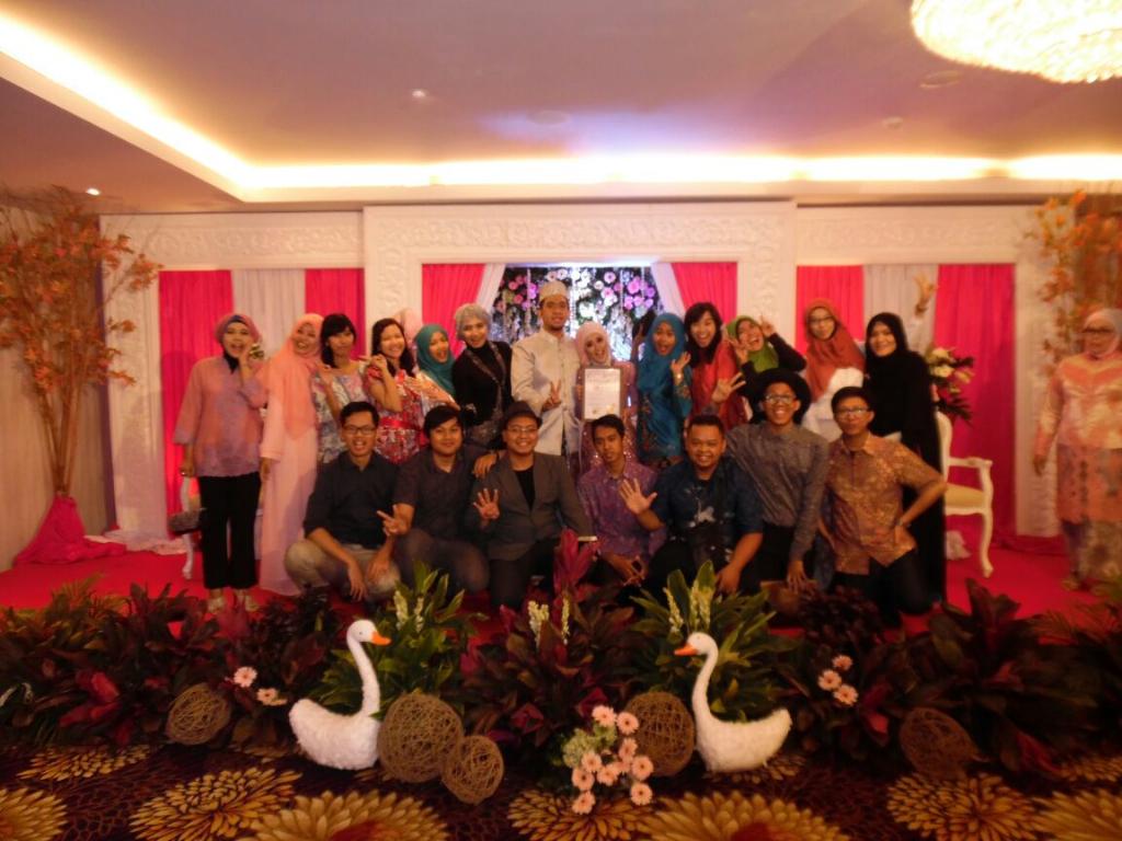 Geomet45's tweet photo. Selamat menempuh hidup baru @adhayanidewi &amp; dendy. Semoga bahagia selalu. Udah urutan ke4 nih, siapa selanjutnya? http://t.co/ycTMh2b011