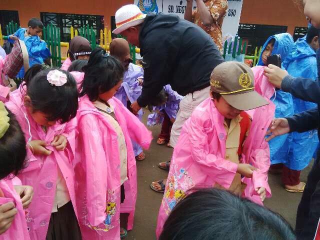 Pete2_Bulukumba's tweet photo. Skrg mreka bs ttap skolah dan tdk hrus tkut pralatan sklah rusak krena hujan #100JasHujan,terima kasih tuk smua pihak http://t.co/B1eaSUGRKE