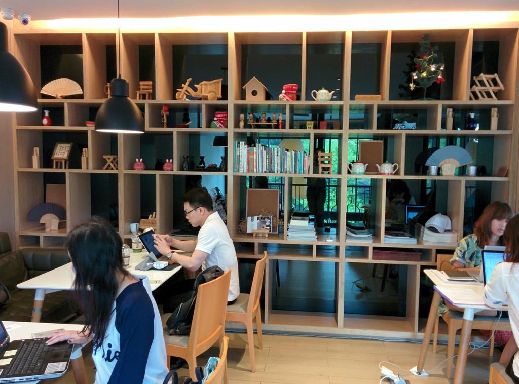 ordimantw's tweet photo. ร้านกาแฟสไตล์ญี่ปุ่นในกรุงเทพ Free WiFi+มีปลั๊กทุกโต๊ะ ที่นั่งมีแบบนอกร้านด้วย อยู่ในเอกมัย 12 http://t.co/d4FW3RG2mR