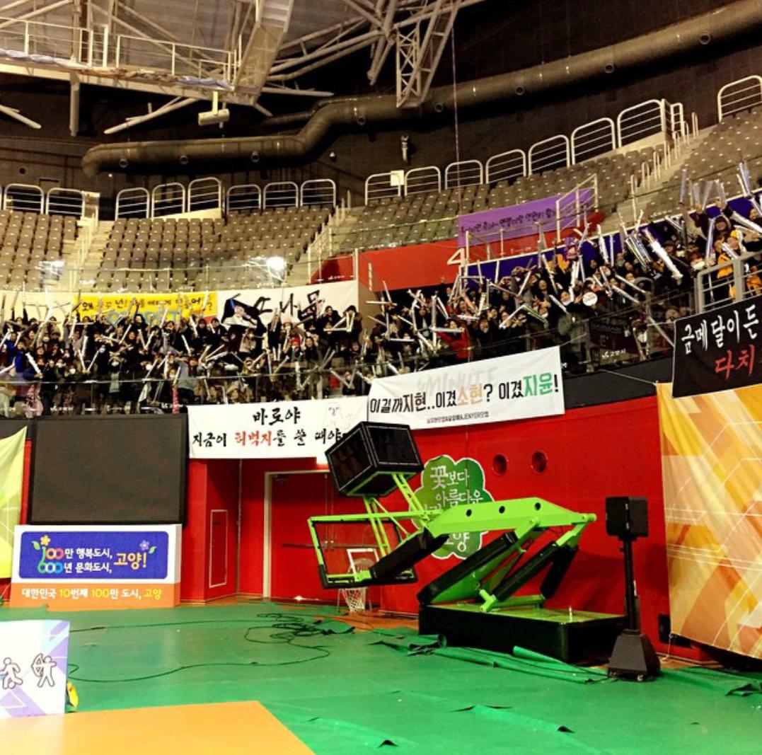 우리 "EXO-L"오늘 정말 큰 힘이 됬어요#고마워요#조심히 들어가야되요!!#We are One!! EXO 사랑하자!!#>.<#