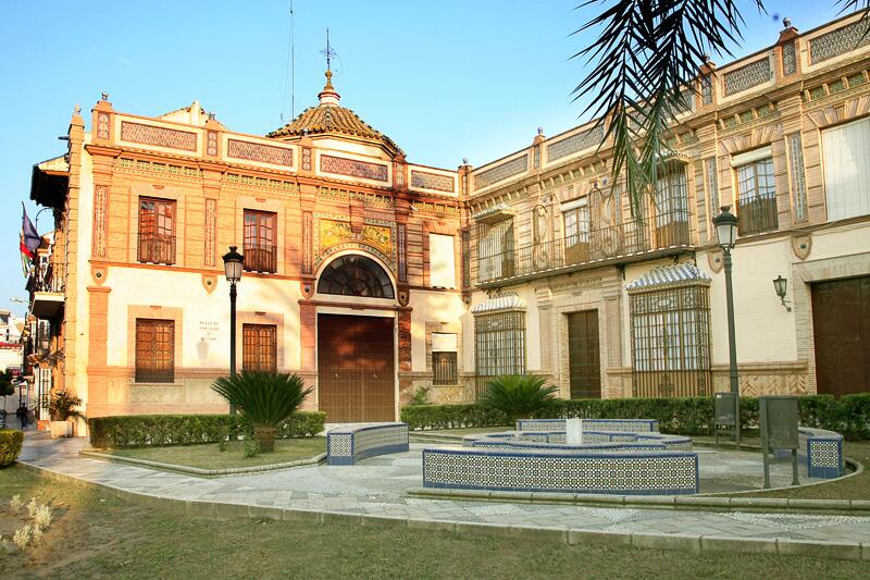 BalconSevillano's tweet photo. 1-2-1460: Ponce de León funda el municipio de Paradas, lugar en el cual existía una posada y un aljibe http://t.co/L7o1MtTJjF