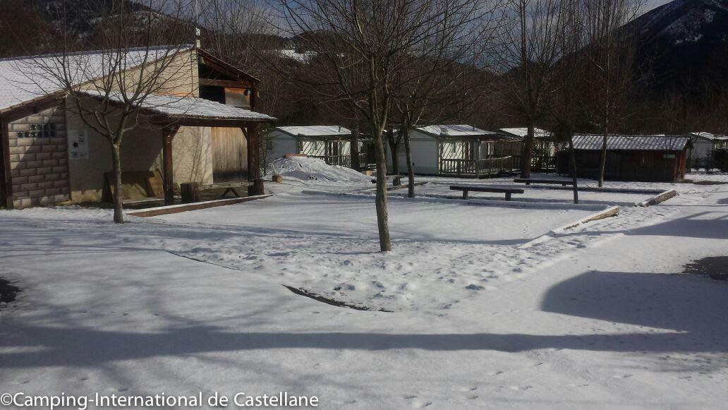 campinginter's tweet image. merci à Marco Vieira pour la photo à Castellane "Camping Intl sous la neige, 30 janvier 2015"