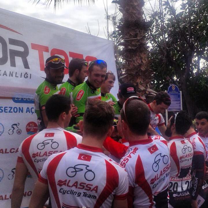 TeamKonya's tweet photo. Enjoy, congrats @TeamtorkuSeker sport spirit @SalcanoBisiklet @ShimanoTurkiye #CyclingTurkishPower http://t.co/dRnHJ0j0fB