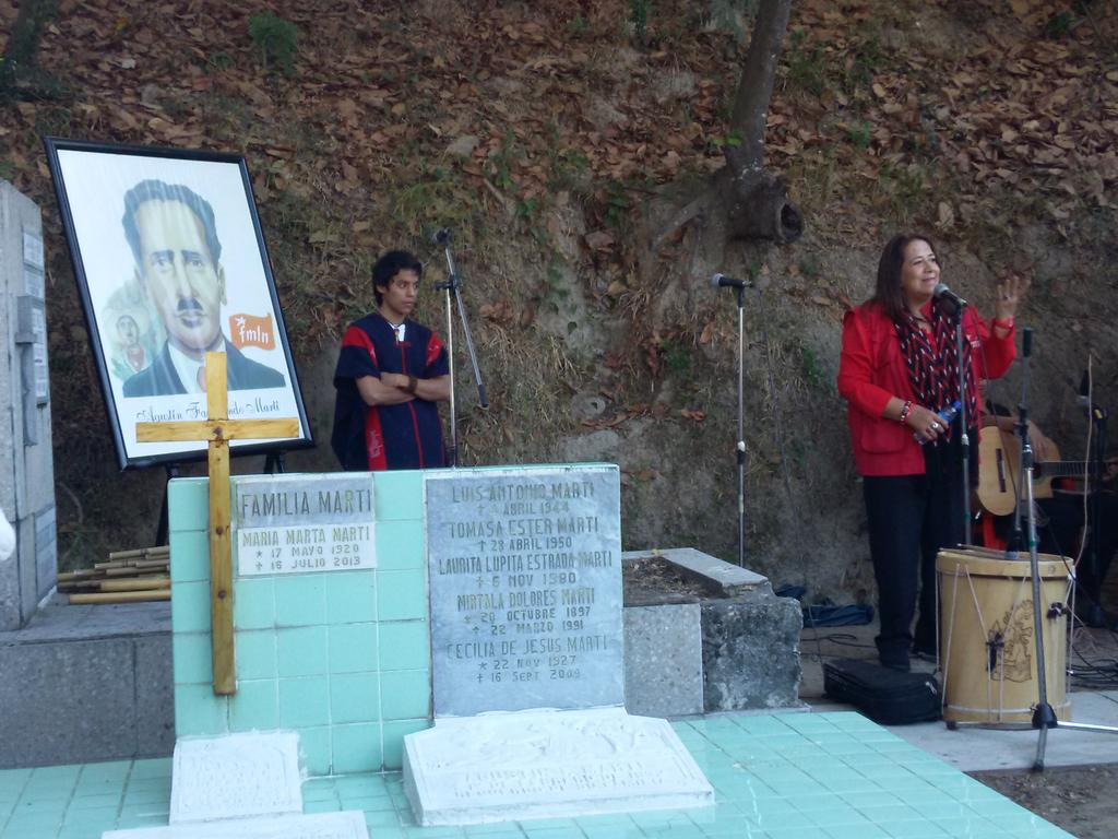 FMLNDeptalSS's tweet photo. @NidiaDiputada recuerda a Farabundo y su Gesta Histórica @nery_bonilla @FMLNoficial http://t.co/X4wJvg2qqP