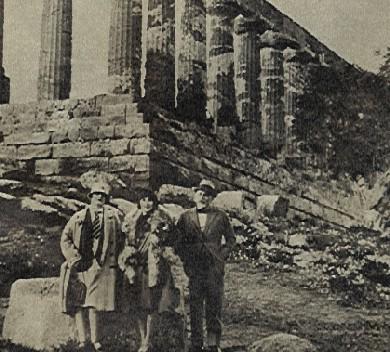 “<a href="/SiciliaTerra/">Sicilia Terra youtuber</a>: che foto , <a href="/ti_retwitto/">Re Twitto #MGWV</a> Luigi Pirandello alla valle dei templi di Agrigento ”#InfoSicily #Sicilia”
