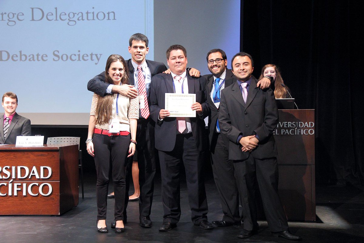 PDS_Peru's tweet photo. @PDS_Peru was awarded as the Best Large Delegation at @hnmunla 2015. Congratulations to every PDS delegates and FA. http://t.co/prx2qxAAWi