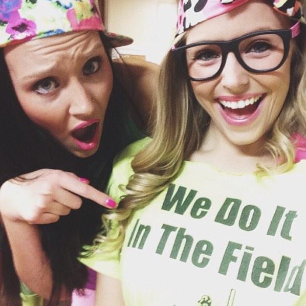 ShelbsHorne's tweet photo. In honor of crave this weekend, here's to me & my date last year ππ #wedoitinthefield http://t.co/kkXPxZIcmT