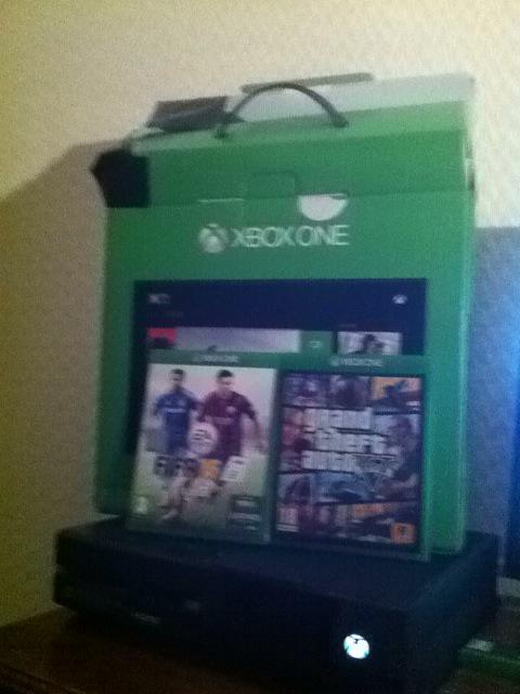 CalvinCreator's tweet image. Doing a big giveaway just got a sponsor so.... Xbox one giveaway controller and 2 games
