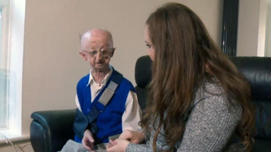 Channel4News's tweet photo. Fundraiser meets disabled mugging victim Alan Barnes as donations top £200k - watch http://t.co/L42qfsZ1Bm #c4news http://t.co/S3wr8drIe2