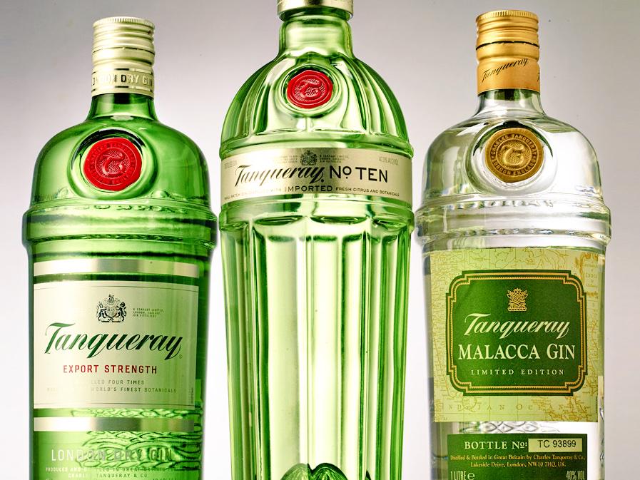 thenewcoach's tweet photo. More Gin than you can shake your stirrer at... #ginlovers #premierbrands #lime #cucumber #tonic #hendricks #tanquary http://t.co/u2tZiosbYI