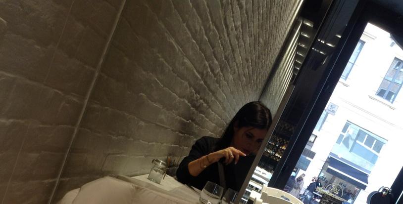 monica2sett's tweet photo. Scatti rubati ....sono proprio di compagnia 😂😂😂 #amiciscemi #muccheebuoi #milano 🐮 📵 http://t.co/aFa4HGR2w6