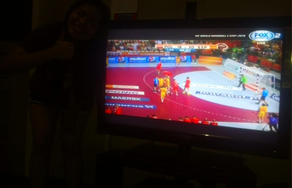 krissbreezzyy's tweet image. Watching my sport! Hahaha #icantbeseen #butimthere 📺⚽️ #worldhandballchampionship 👍