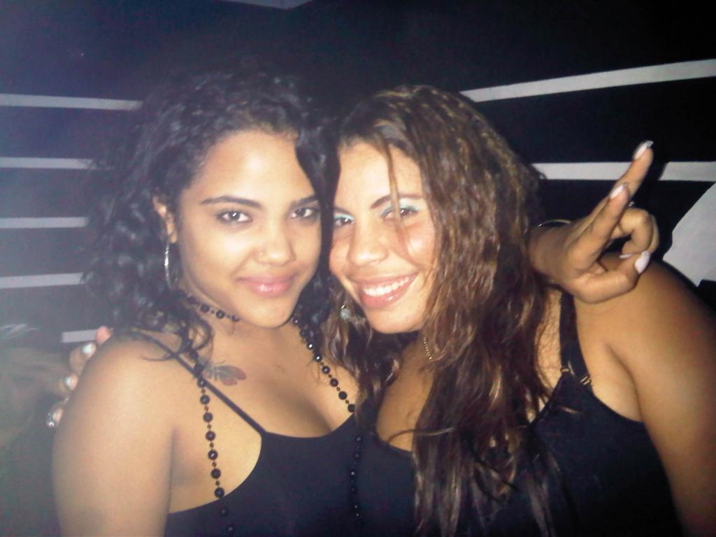 CindyMerette's tweet image. 🎉🎁🎊🎂 HAPPY BIRTHDAYYYY 🎉🎁🎊🎂 mi amiga querida @MarthaHerediaR  Te extraño mi #ShellyShells! My crazy nigga! 😘😘😘