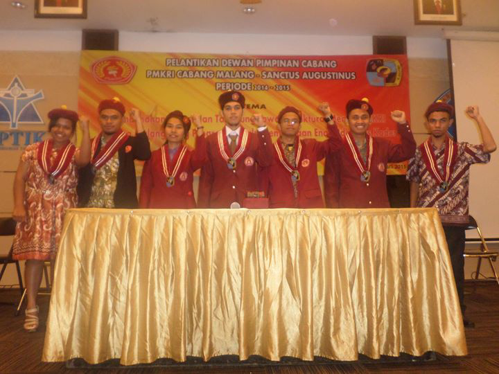 Pmkri_malang's tweet photo. Pengurus DPC PMKRI Cab. Malang 2014/2015... selamat menjalankan amanah perjuangan rakyat...
Pro Ecclesia et Patria!! http://t.co/KTrW7r0pJx