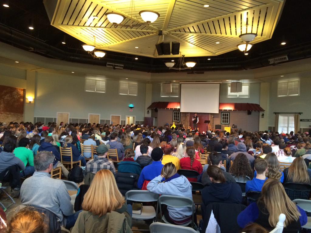 ScottHamiltonYL's tweet photo. Just half of the folks at the Commonwealth Region Prayer Overnite 2015 #believingprayer #fastingforlostkids http://t.co/kn701JI00c