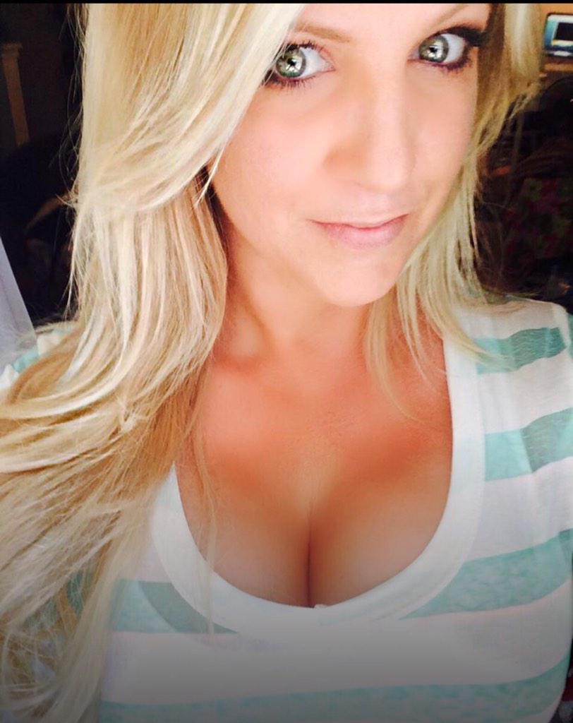 livingsexyradio's tweet photo. New #LivingSexy feature starts #Monday - Whitney's Gooey Gossip! #celeb @WhitneyLynne7 http://t.co/5BtZn2PdRZ http://t.co/j1J0VVgXbp