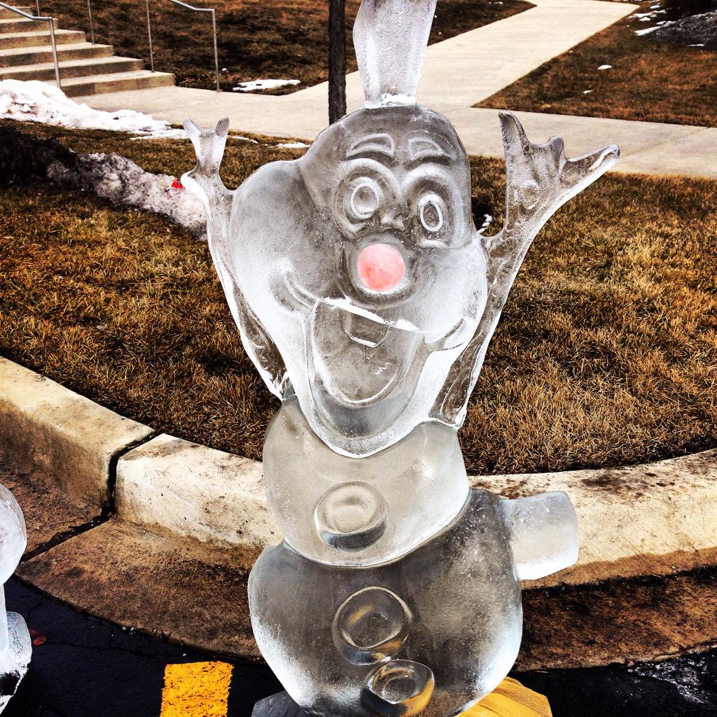 NATESICE's tweet photo. Live demo #Frozen #Olaf #Disney #icesculpture #natesice.com #Elsa #Anna http://t.co/g4GNo9wlCv