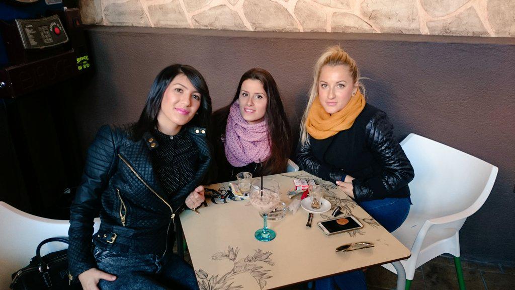 SCN02_tamara's tweet photo. Encuentro @Martika_mr @18Baeza http://t.co/prEzFDYnKM