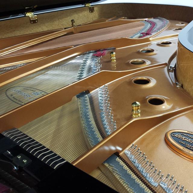 ShigeruPianos's tweet image. A peek at the #craftsmanship within the #ShigeruKawai SK-6. Photo courtesy of @BetterMusicACT.