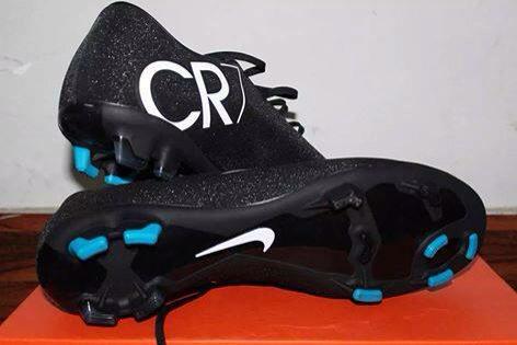 TransferDaily's tweet image. To celebrate the transfer window we're GIVING AWAY a pair of Ronaldo's boots. RT and FOLLOW @TransferDaily to enter!