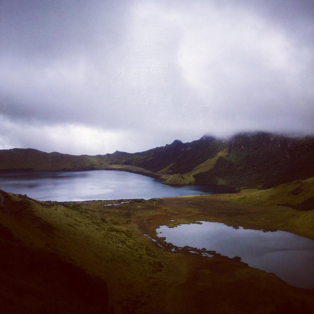 Pame_Gordon's tweet photo. Lagunas de Mojanda dónde se comprende lo hermoso del silencio #SB49 #AllYouNeedisEcuador http://t.co/s9U52W3pFD