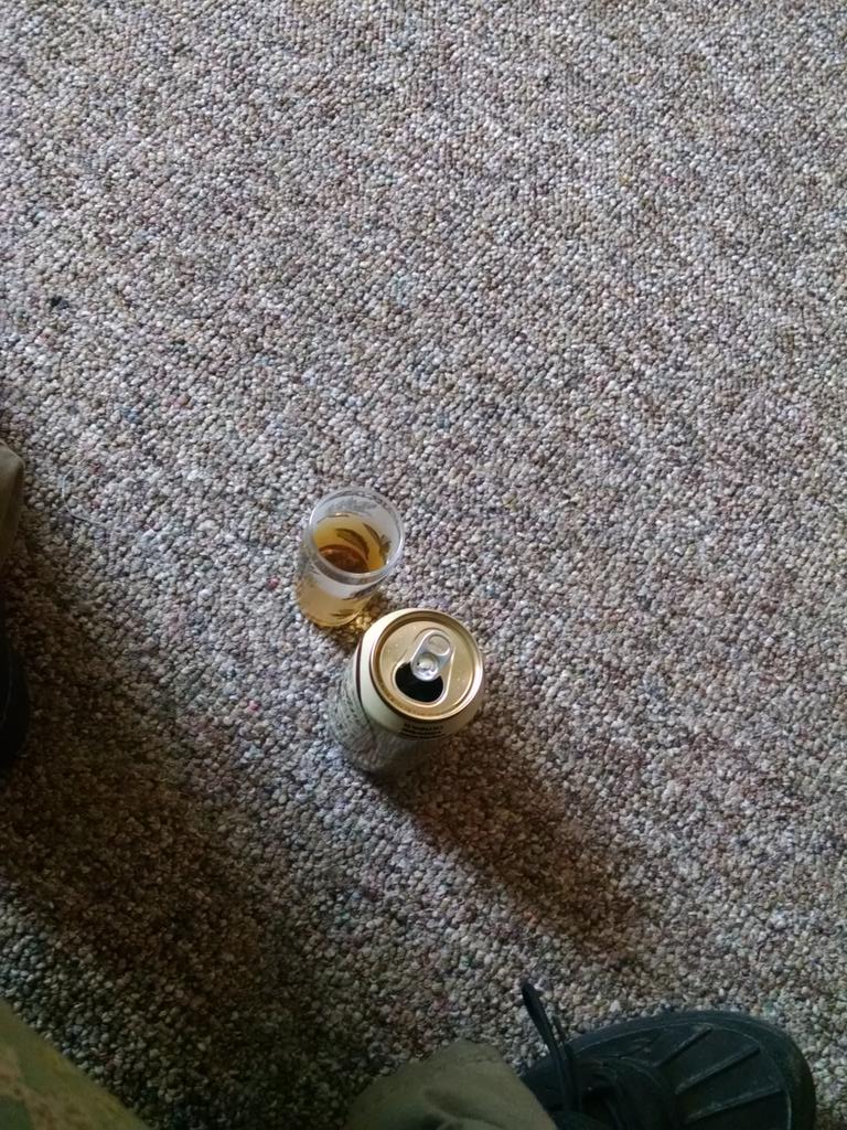 hennyfitch's tweet photo. Double shot of something and a beer! #iBetYouWontTurnUp #MyKnobBroke http://t.co/N9NVUMAyMQ