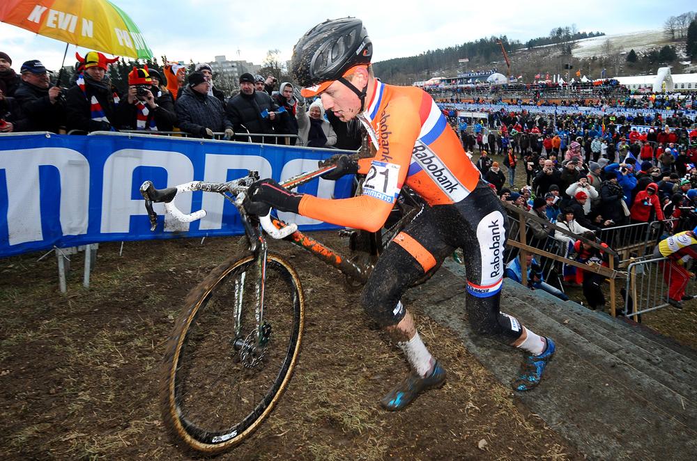 Gallery: The elite men's race at cyclocross worlds. velonews.competitor.com/2015/02/news/g…