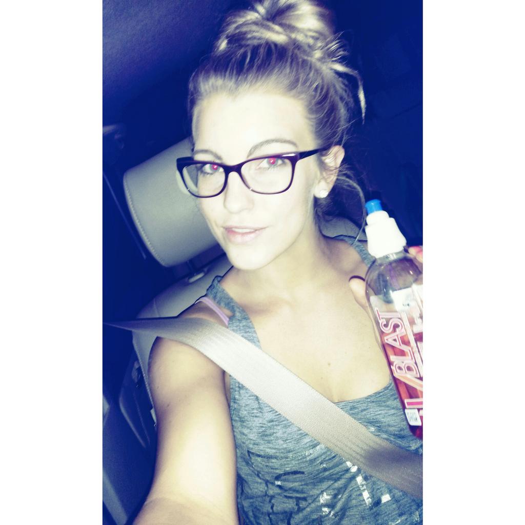 RuaMiss1's tweet photo. Night tripping with my obsession -> @VBlast_SA #VBlast #ambassador #girl #SundaySelfie http://t.co/WYb9bF2hTn