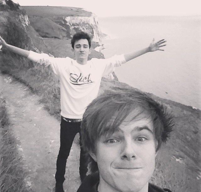 99emleonen's tweet photo. I'm meeelting! Help @lukepottermusic :/ @DannySimm #Bromane http://t.co/qBTedlhbY5