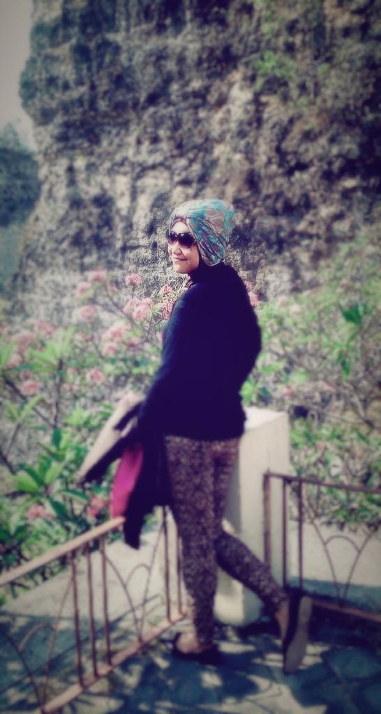 sayaresty tweet picture