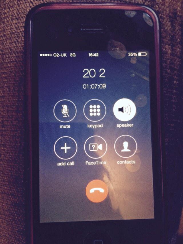 MichaelLeighter's tweet photo. @O2 awful customer service, on hold for over an hour. Help us @EE http://t.co/RfFAEMxss3