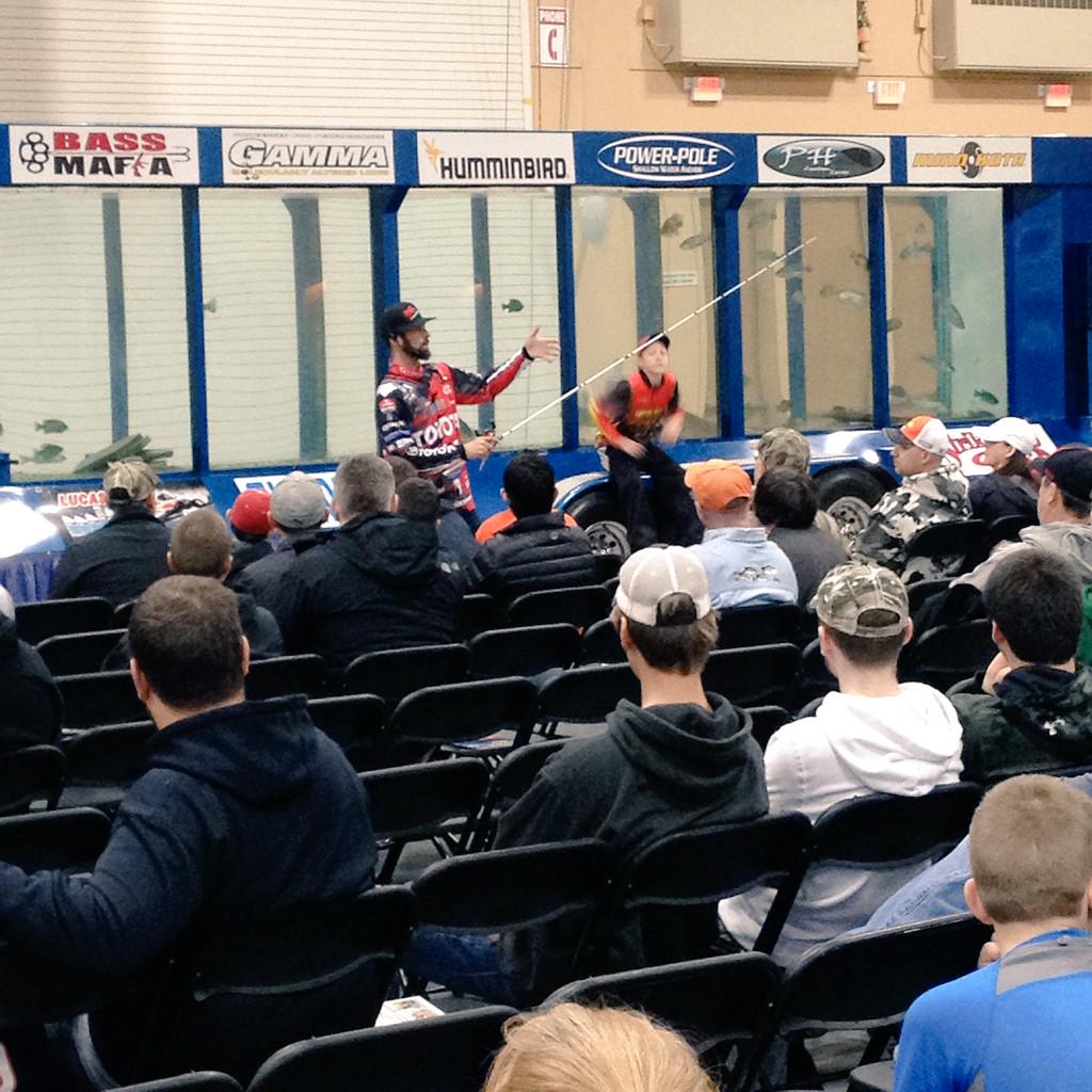 Fishidy's tweet image. .@mike_Iaconelli sharing jerkbait fishing tips with the crowd! @ChicagoFishExpo