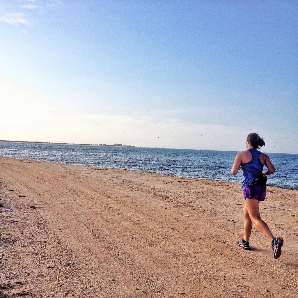 MariauxiGH's tweet photo. Porq en el mar la vida es mas sabrosa @RevistaFortius entrenando para la @maraton_CAF #fuerza #SiSePuede http://t.co/M53ZKzD7Do