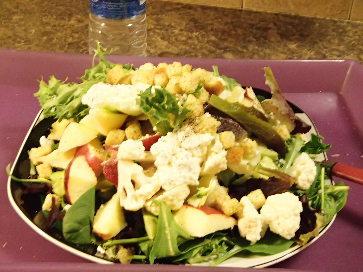 1drcole's tweet photo. @VitaminShoppe Salads x3 nights a week, lots of water, exercise & vits. #happydoyear http://t.co/utAs618DsP
