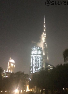 YourNewReality_'s tweet image. Police, for now, deny fire at #BurjKhalifa, saying it's "fog," but locals reporting fire brigades and ambulances