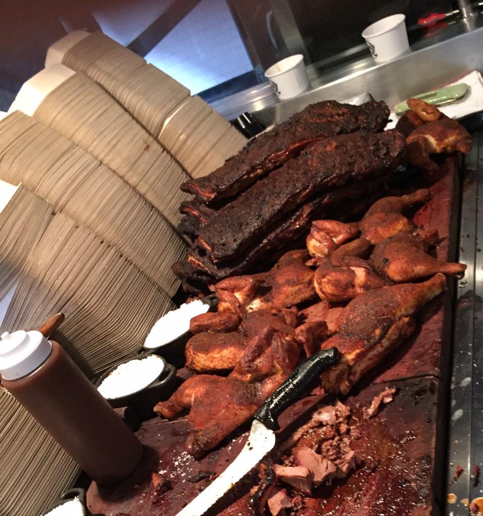 MightyQuinnsBBQ's tweet image. Game day is the best day! #ribsformiles #wingsfordays #SuperBowlSunday