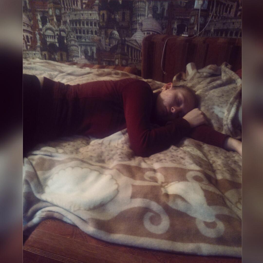 Gubaniha1's tweet photo. Прикольно, когда девченки приходят ко мне в гости, но эта умудрилась еще и уснуть. http://t.co/fCJ6HZAsAZ