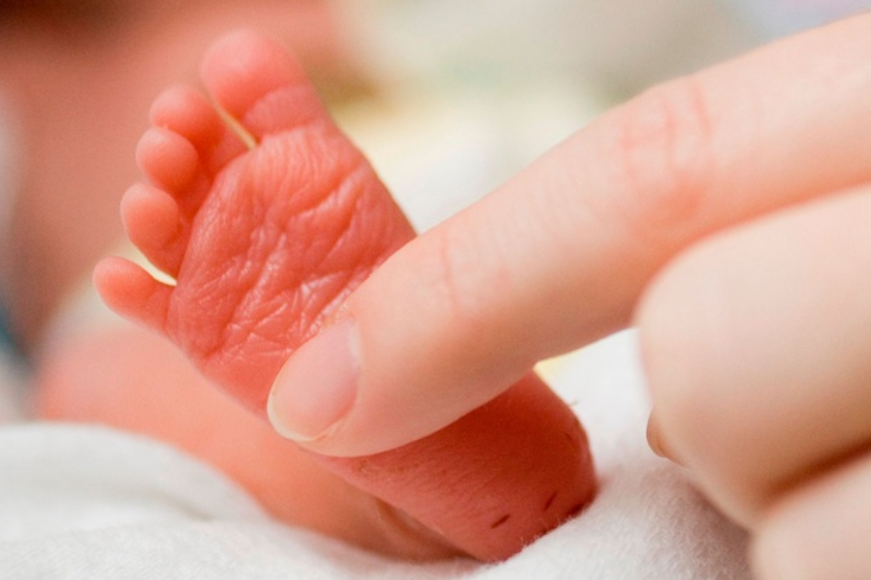 KUTV2News's tweet photo. Expecting mother delivers baby boy on I-15: http://t.co/jW49UxFM26 #Utah #roadsideDelivery http://t.co/KdmScktgBt