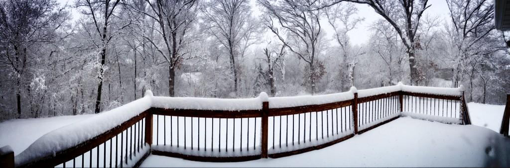 Hail_45's tweet photo. Update: I'm alive and I love how my backyard looks in the snow ❤❄ http://t.co/FFzPw3vfqV