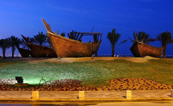 ما من رجل يرى نعمة الله عليه فيقول:
الحمد لله الذي بنعمته تتم الصالحات

إلا زاده الله من فضله ..
(الحسن البصري)